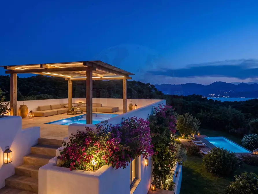 Immagine 3 di Villa in vendita  in Via Arnica snc a Olbia