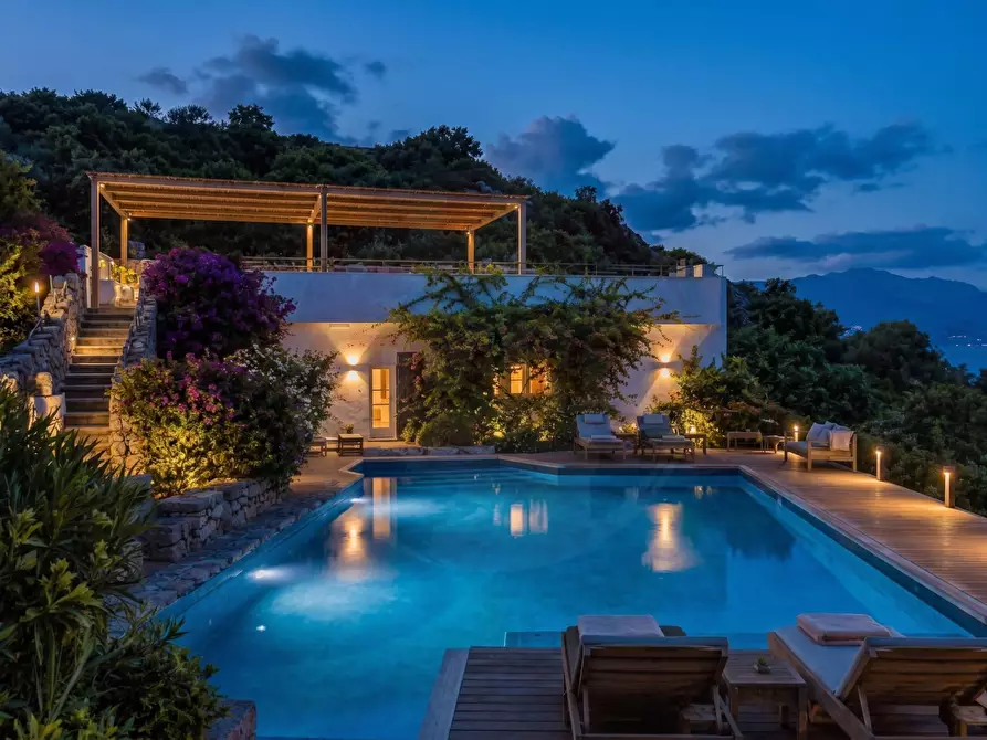 Immagine 1 di Villa in vendita  in Via Arnica snc a Olbia