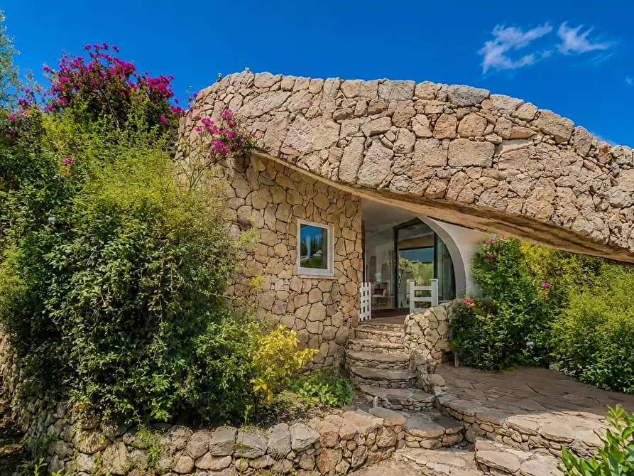 Immagine 22 di Villa in vendita  in Via Arnica snc a Olbia