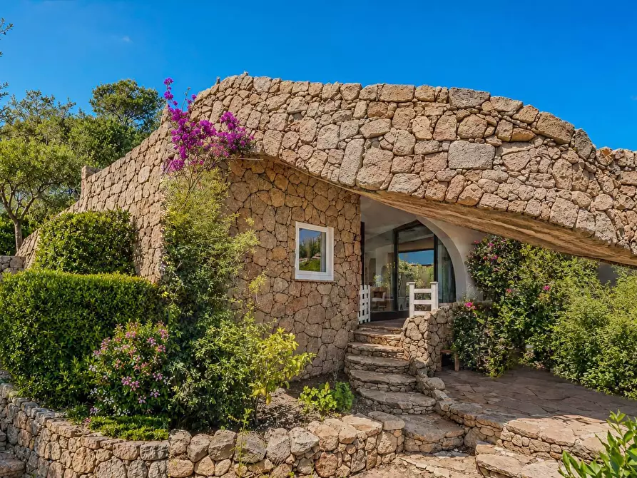 Immagine 23 di Villa in vendita  in Via Arnica snc a Olbia