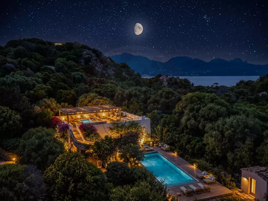 Immagine 32 di Villa in vendita  in Via Arnica snc a Olbia