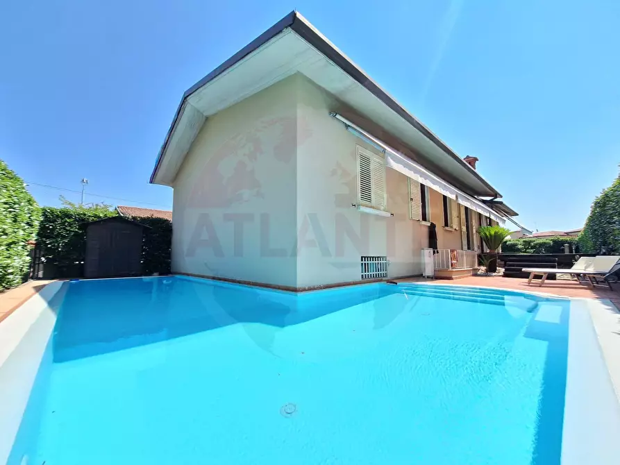 Immagine 1 di Villa in vendita  in Via Antonio Gramsci 12 a Chiari