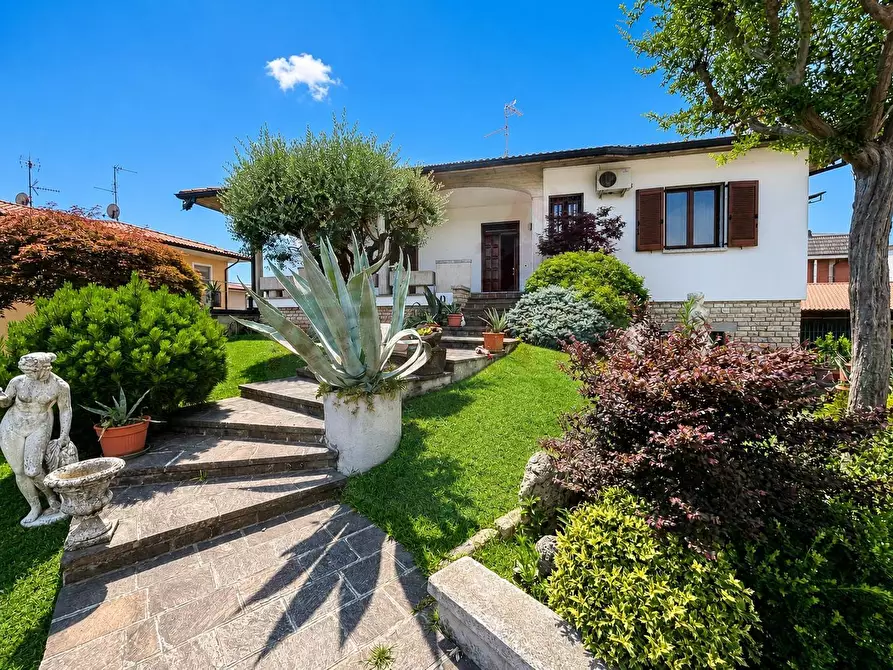 Immagine 6 di Villa in vendita  in Baracca a Rovato