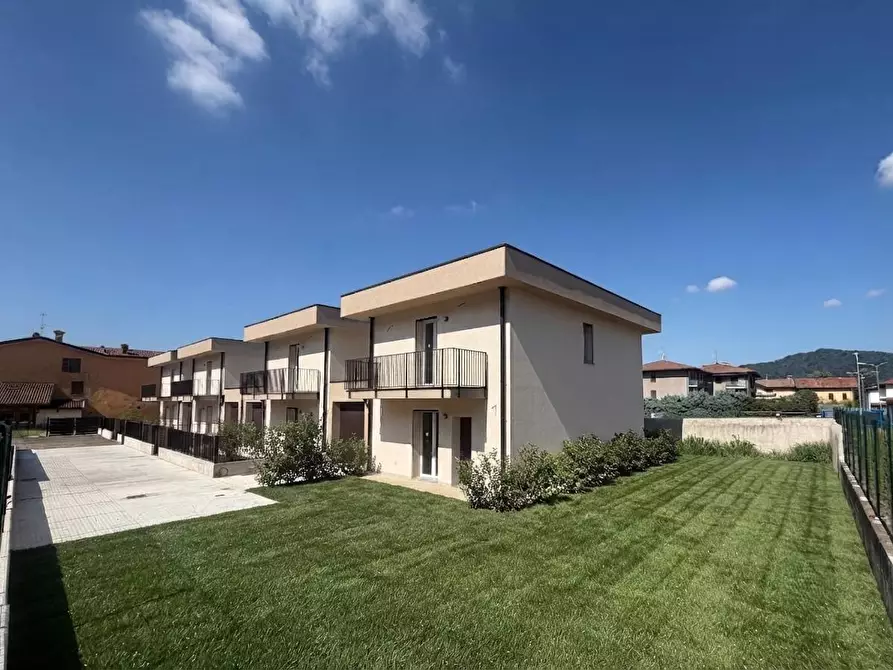 Immagine 1 di Villetta a schiera in vendita  in via Vittorio Emanuele II a Capriolo