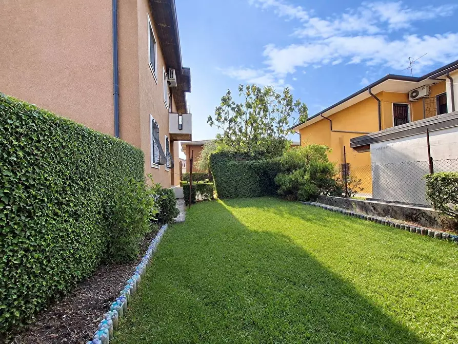 Immagine 12 di Appartamento in vendita  in Via Montenero 16/a a Rovato