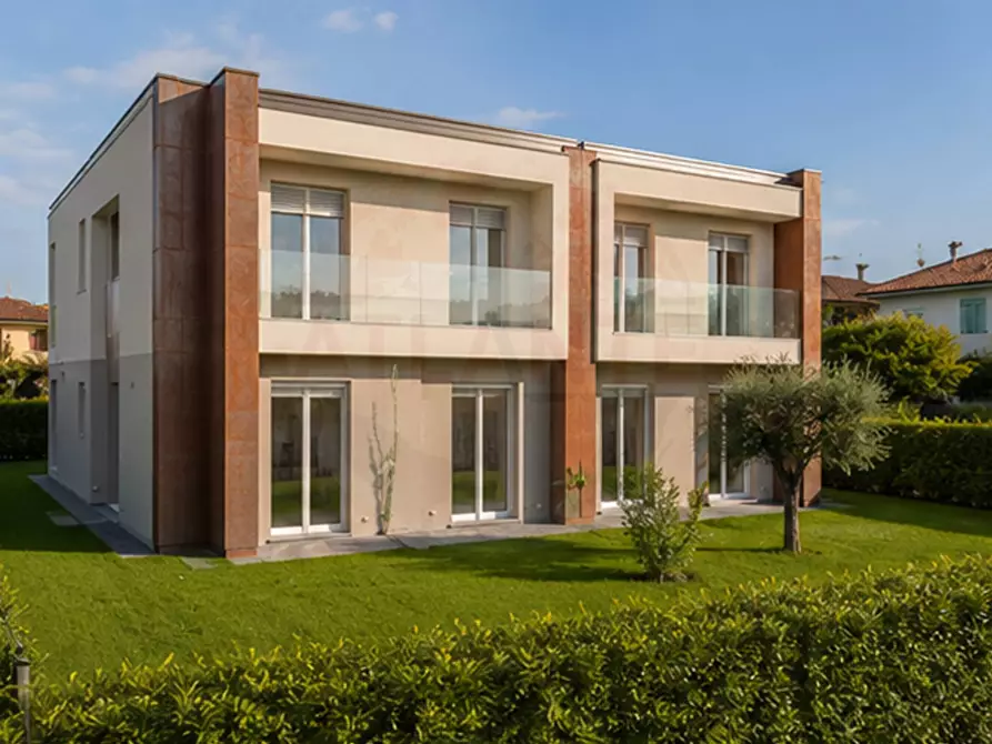Immagine 5 di Casa semindipendente in vendita  in via Giacomo Leopardi 340 a Comezzano-Cizzago