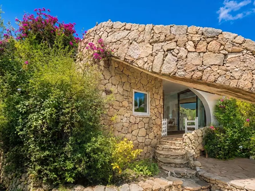 Immagine 7 di Villa in vendita  in Via Arnica snc a Olbia