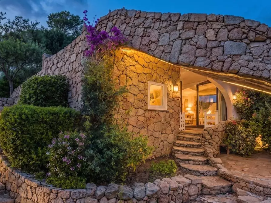 Immagine 6 di Villa in vendita  in Via Arnica snc a Olbia