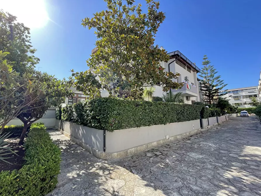 Immagine 3 di Villa in vendita  in via Tito Minniti 26 a Brindisi