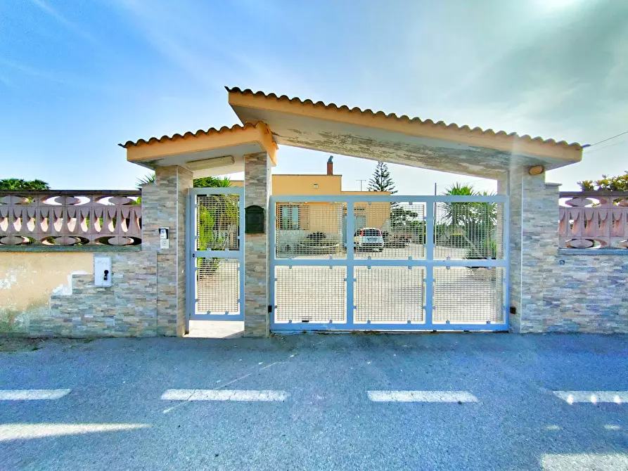 Immagine 1 di Villa in vendita  in Contrada Montenegro 11 a Brindisi