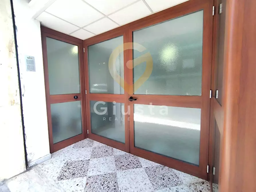 Immagine 2 di Locale commerciale in vendita  in Via Sabaudia 12 a Brindisi