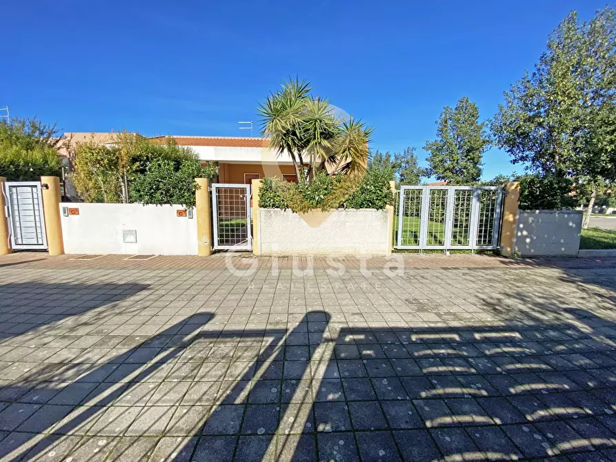 Immagine 1 di Villa in vendita  in Via Torre Testa 42 a Brindisi