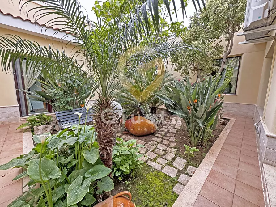 Immagine 21 di Villa in vendita  in Via Borracino 26 a Pulsano