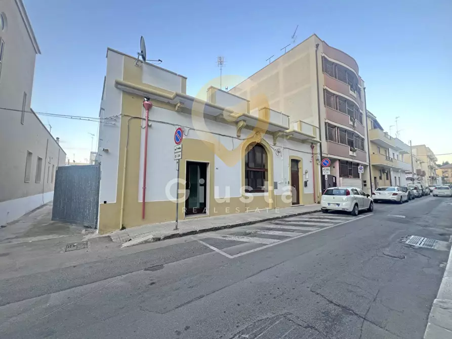 Immagine 1 di Casa indipendente in vendita  in via aprilia 40 a Brindisi