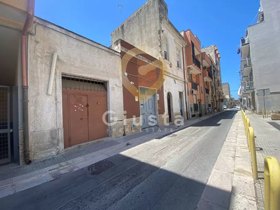 Immagine 1 di Casa indipendente in vendita  in Via Montello 3 a Brindisi