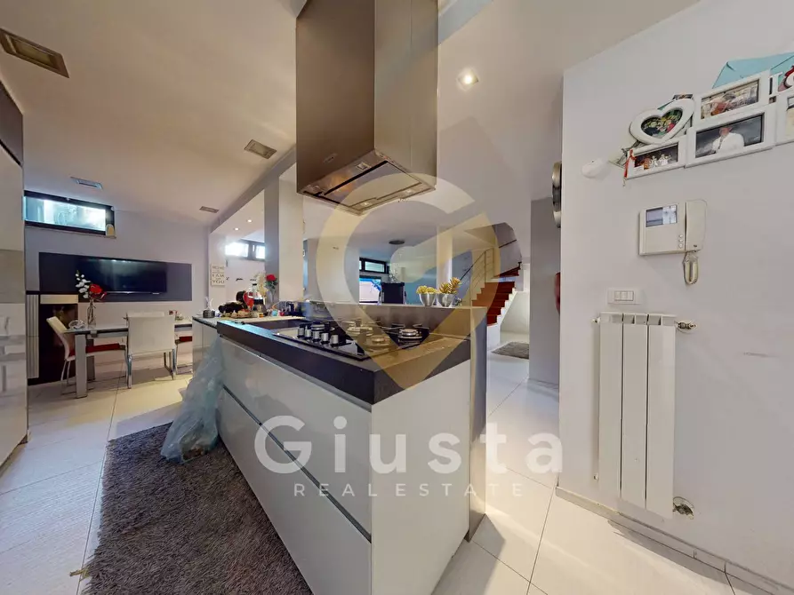 Immagine 7 di Villa in vendita  in Via Madrid 20 a Brindisi