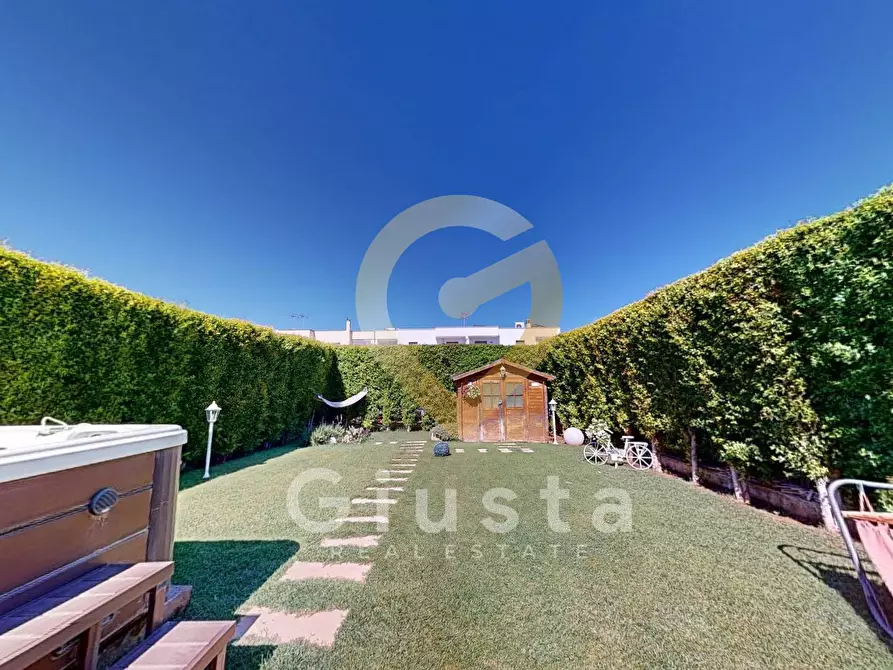 Immagine 38 di Villa in vendita  in Via Madrid 20 a Brindisi