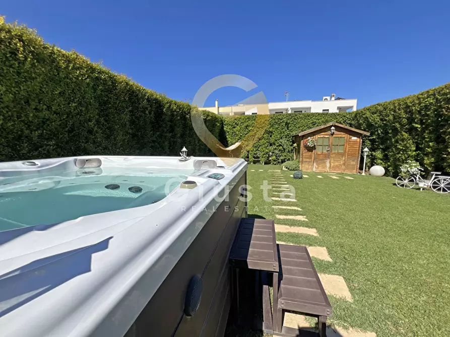 Immagine 41 di Villa in vendita  in Via Madrid 20 a Brindisi