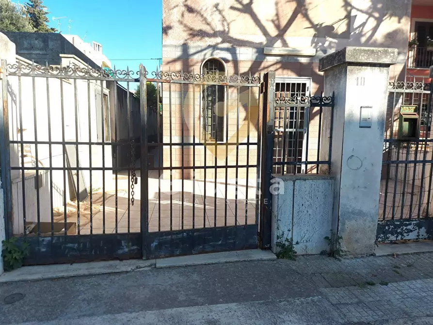 Immagine 1 di Appartamento in vendita  in via Francesco  Baracca 10 a Brindisi