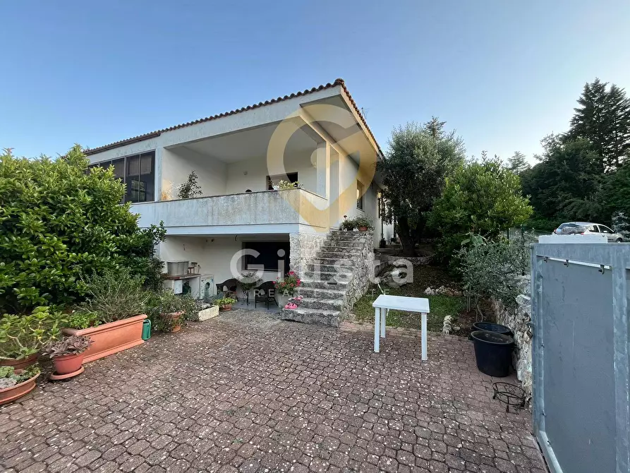 Immagine 1 di Villa in vendita  in Località Pascarosa snc a Ostuni