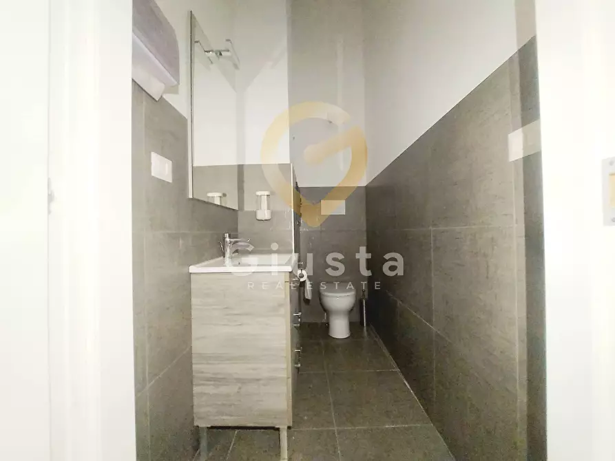 Immagine 17 di Locale commerciale in vendita  in Via Giulio Cesare 54 a Brindisi