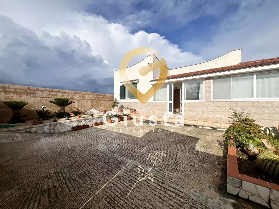 Immagine 3 di Villa in vendita  in Via Delle Sartine 8 a Brindisi