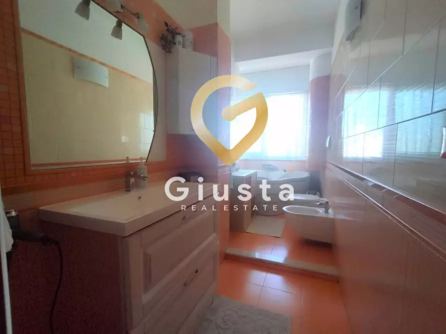 Immagine 27 di Appartamento in vendita  in Largo Amedeo Avogadro 3 a Brindisi