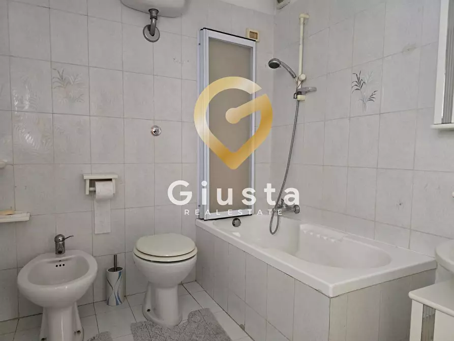 Immagine 12 di Appartamento in vendita  in via Cristoforo Colombo 107 a Brindisi