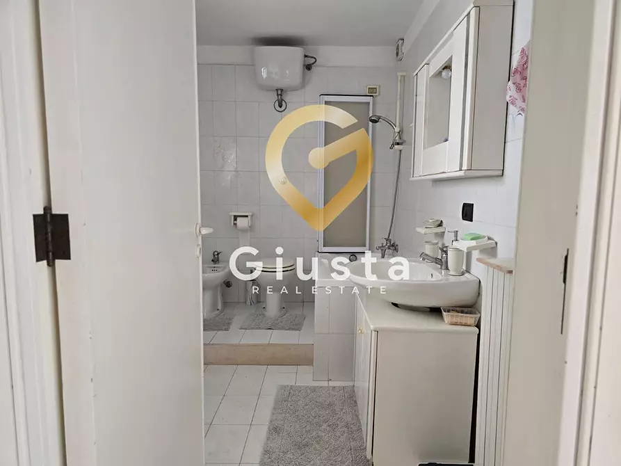 Immagine 11 di Appartamento in vendita  in via Cristoforo Colombo 107 a Brindisi