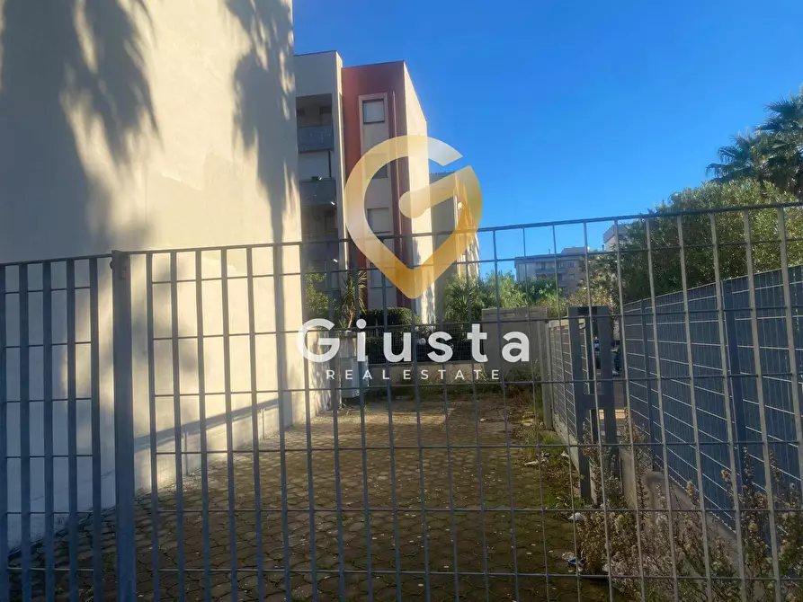 Immagine 2 di Box auto in vendita  in via  Rosario Angelo Lavatino 3 a Brindisi