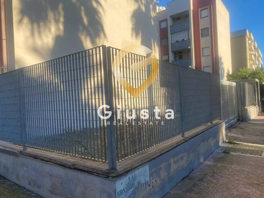 Immagine 3 di Box auto in vendita  in via  Rosario Angelo Lavatino 3 a Brindisi