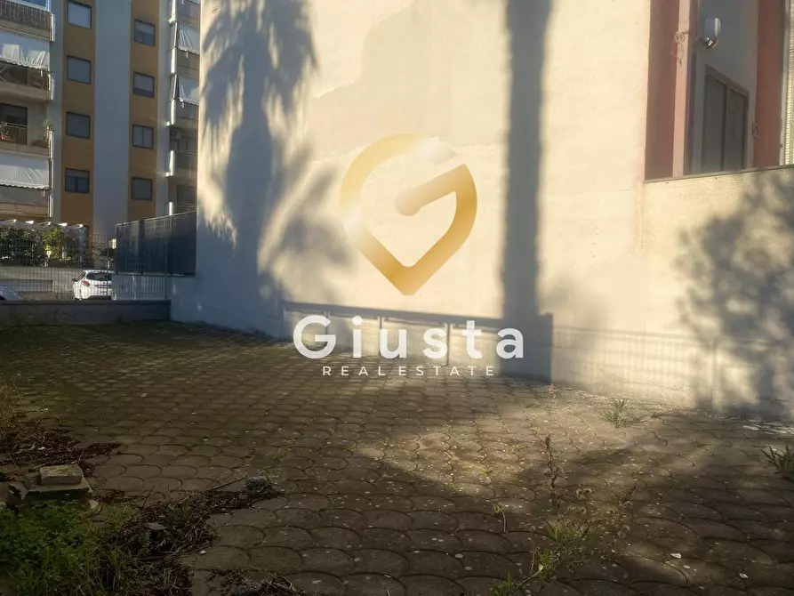 Immagine 4 di Box auto in vendita  in via  Rosario Angelo Lavatino 3 a Brindisi