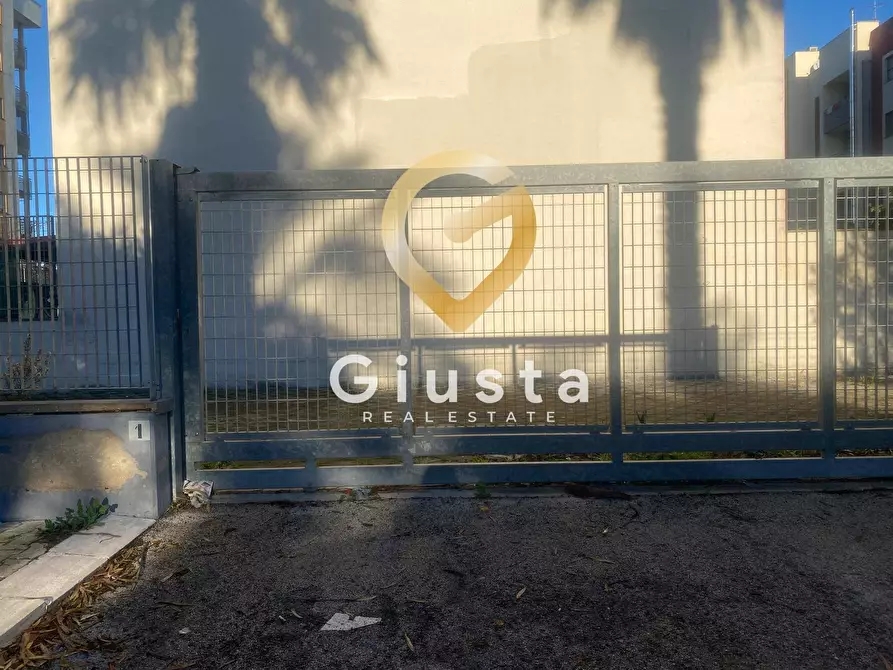 Immagine 5 di Box auto in vendita  in via  Rosario Angelo Lavatino 3 a Brindisi