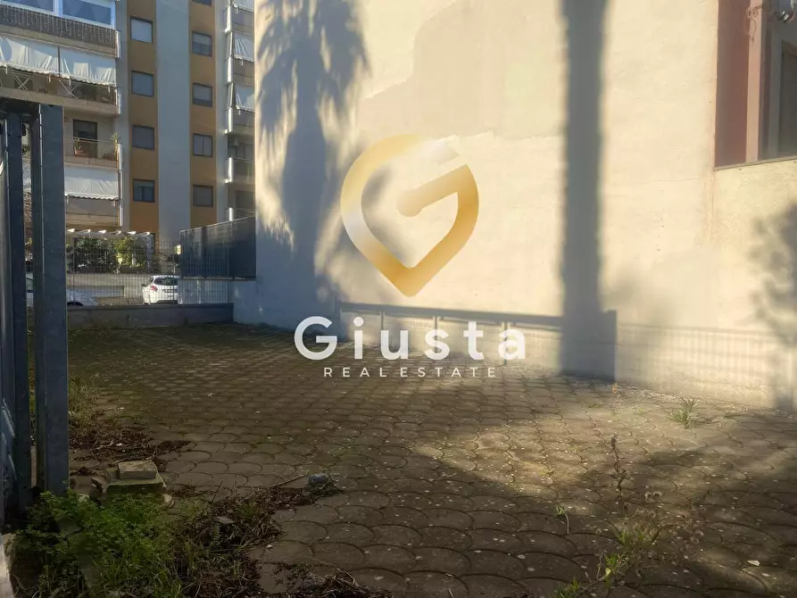 Immagine 6 di Box auto in vendita  in via  Rosario Angelo Lavatino 3 a Brindisi