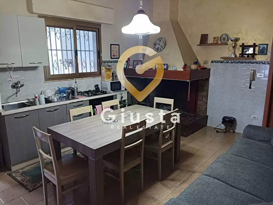 Immagine 3 di Casa semindipendente in vendita  in Via Luigi Errico 24 a Latiano