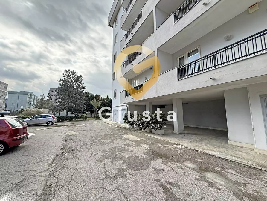 Immagine 3 di Appartamento in vendita  in Via Armando Spadini 2 a Brindisi