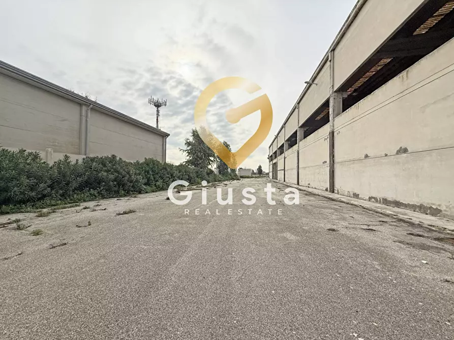 Immagine 5 di Capannone industriale in vendita  in Via  Giovanni Battista Amici 3 a Brindisi