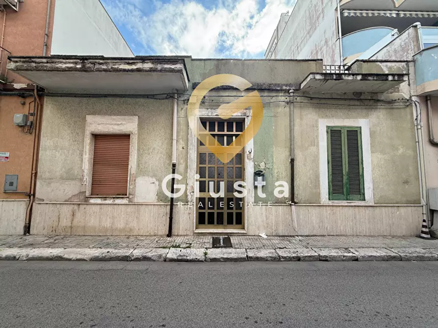 Immagine 1 di Casa indipendente in vendita  in Via Adamello 4 a Brindisi