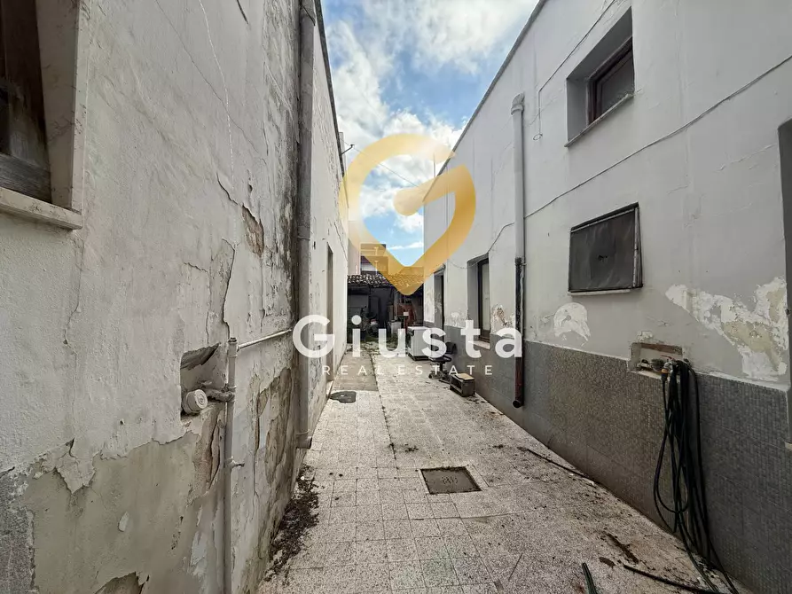 Immagine 3 di Casa indipendente in vendita  in Via Adamello 4 a Brindisi