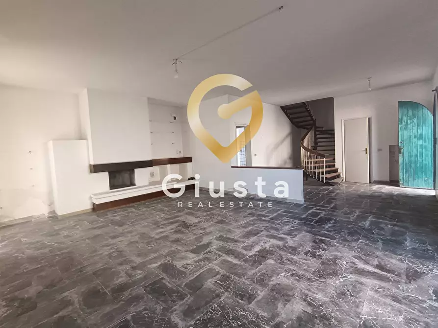 Immagine 4 di Villa in vendita  in via Santa Maria del Casale 48 a Brindisi