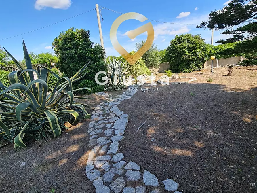 Immagine 2 di Villa in vendita  in Contrada Vergine a Mesagne