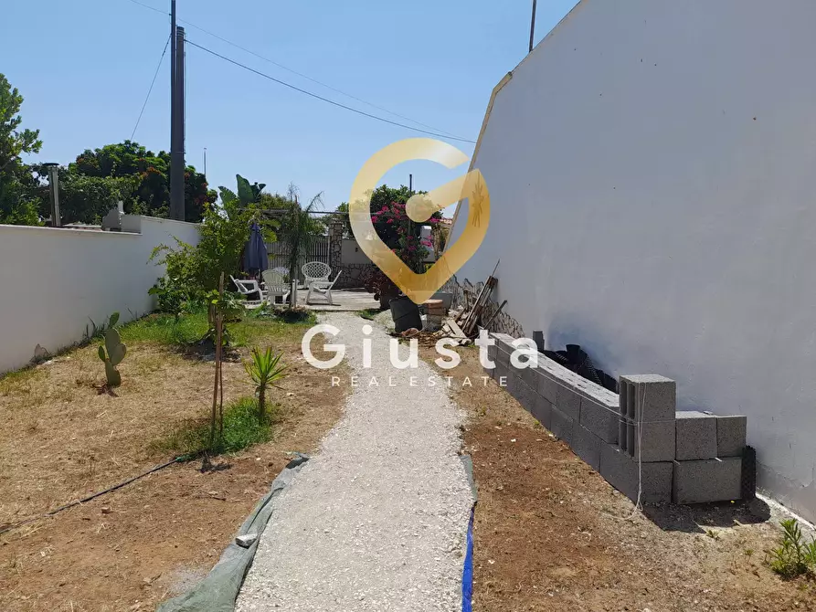 Immagine 55 di Villa in vendita  in Via Urbino 7 a Cellino San Marco