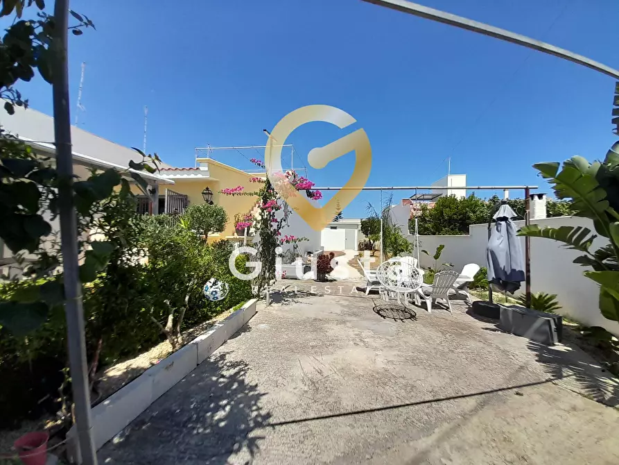 Immagine 57 di Villa in vendita  in Via Urbino 7 a Cellino San Marco