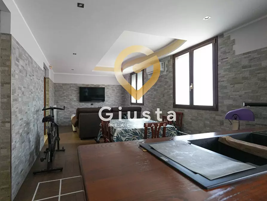 Immagine 9 di Appartamento in vendita  in Via Gerolamo Aleandro 11 a Brindisi