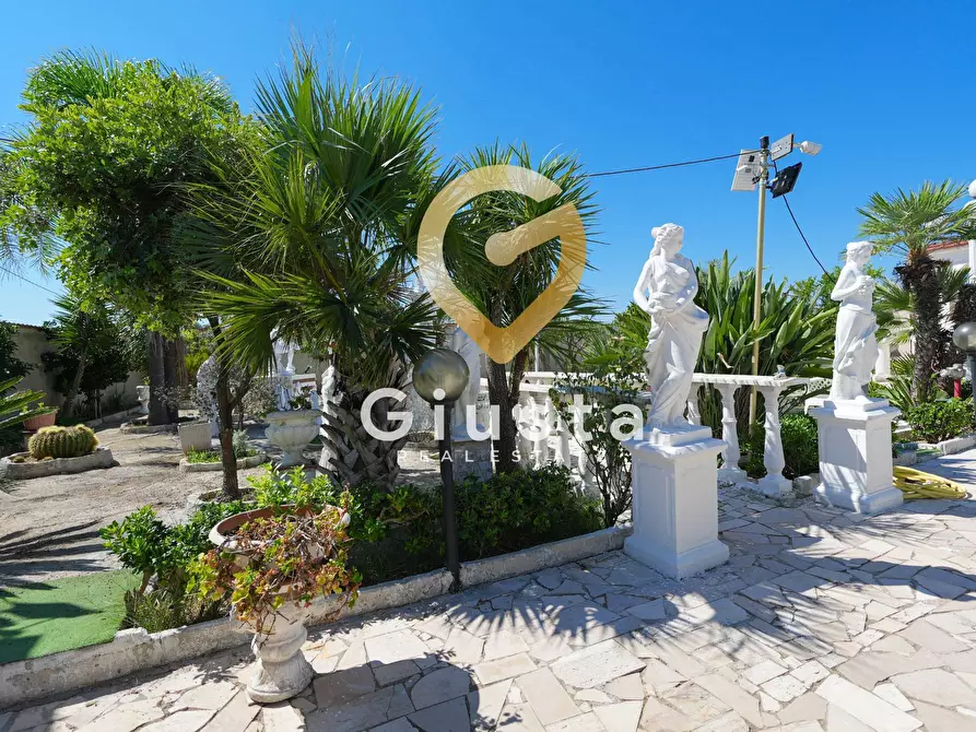 Immagine 2 di Villa in vendita  in Strada Palmarini a Brindisi