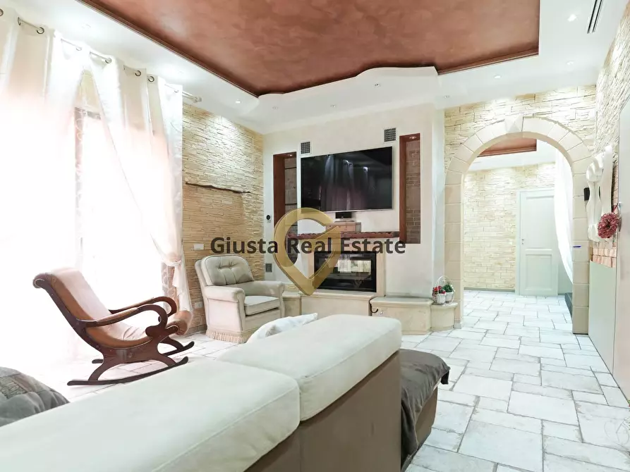 Immagine 3 di Casa indipendente in vendita  in Piazza Unità D'Italia 3 a Mesagne