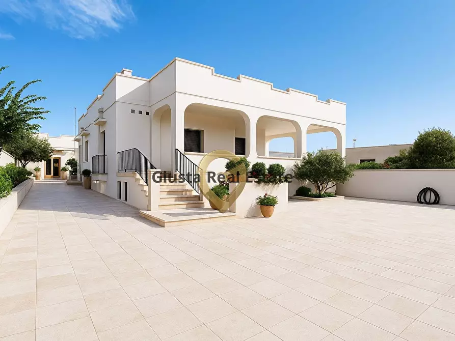 Immagine 1 di Villa in vendita  in via Galilea SN a Brindisi