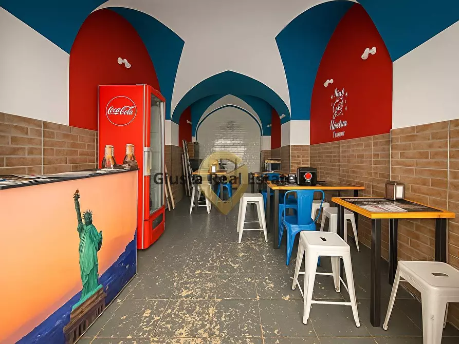 Immagine 3 di Attività commerciale in affitto  in Via Dè Catignano 3-5 a Brindisi