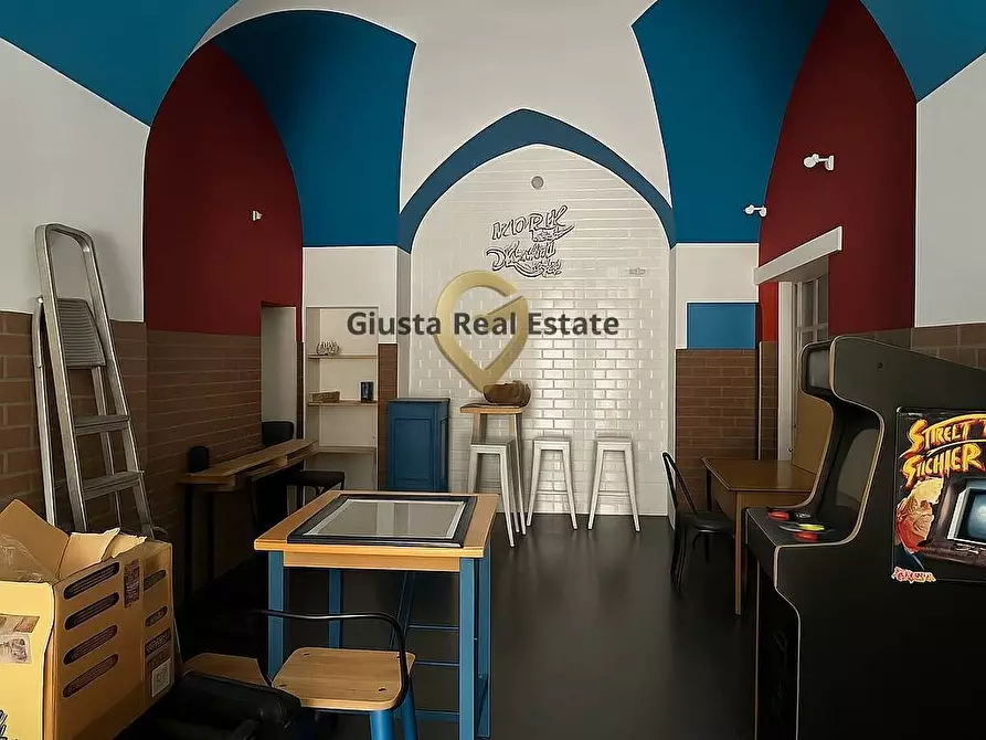 Immagine 11 di Attività commerciale in affitto  in Via Dè Catignano 3-5 a Brindisi