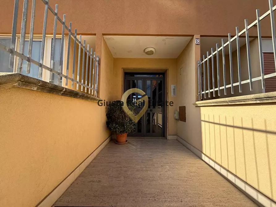 Immagine 3 di Appartamento in vendita  in Via Angelo Lanzellotti 10 a Brindisi